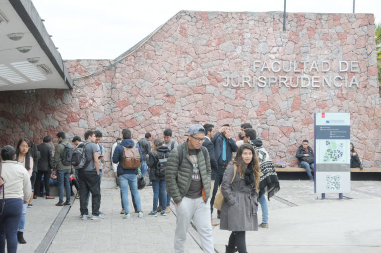 Concursos con errores y atrasos de docentes en U. de Cuenca