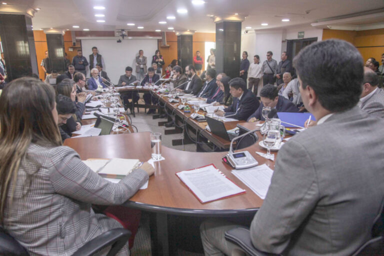 Plan para transparentar los contratos municipales