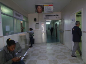 En el hospital Moreno Vázquez de Gualaceo, la atención fue normal ayer.(AZD)