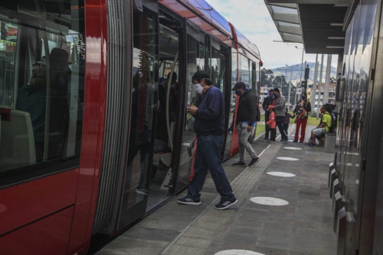 120 dólares; multa para quienes no paguen el pasaje del Tranvía