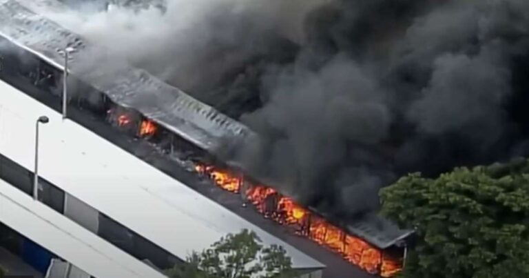 Un incendio en el mercado de pulgas más grande de Miami deja un herido