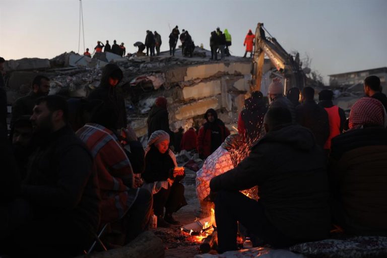 Erdogan confirma más de 14.000 muertos por el terremoto y denuncia saqueos