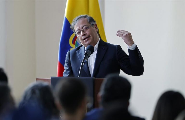 Petro viaja a su primera Cumbre Iberoamericana con una agenda progresista