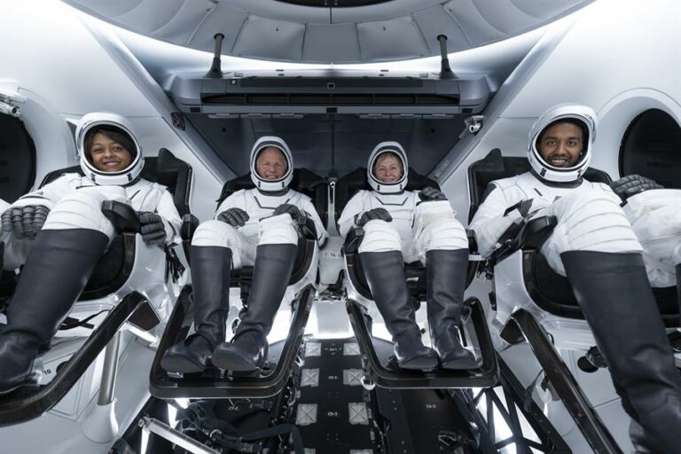 China lanza la misión tripulada que estrenará su estación espacial