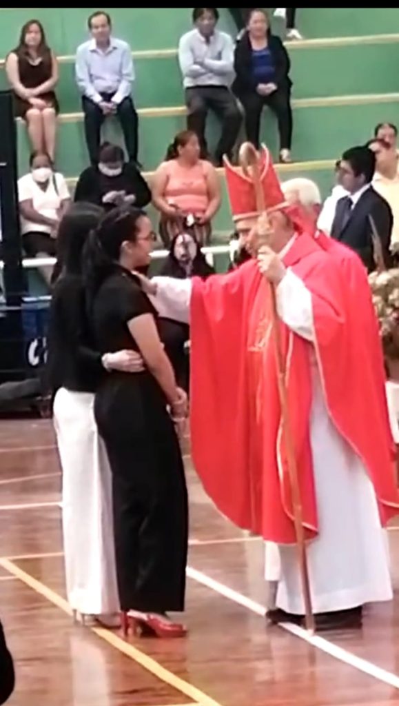 Camila Pérez, joven cuencana residente en Perú, fue confirmada en 2017 por quien hoy lidera la Iglesia como Papa León XIV.