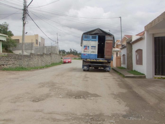 Ya existe el informe positivo de ETAPA, para que se reconstruya la vía a Castilla Cruz, que está en mal estado.(AZD)