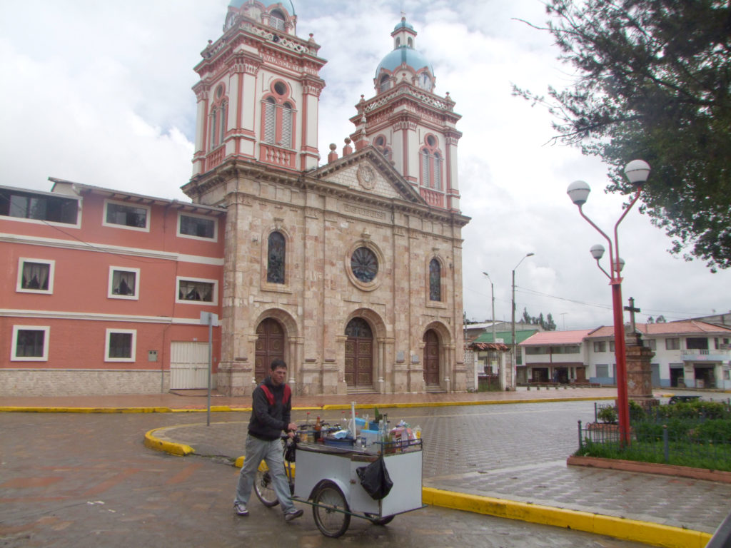 Sinincay es uno de los lugares favoritos para visitar; esta noche eligen a la reina.(Cortesía)