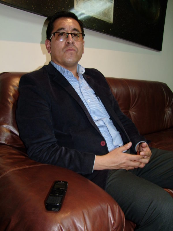 El rector del Colegio Agronómico Salesiano, Saúl Guamán, informa sobre los actos programados.(AZD)
