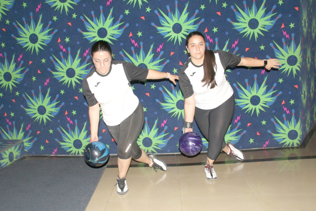 Valentina y Denisse Quezada, son parte del selectivo nacional de bolos que se realiza en el Mall del Río, ambas buscan ser parte del combinado absoluto que jugará varios torneos. PSR