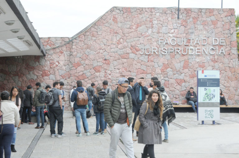 Concursos con errores y atrasos de docentes en U. de Cuenca
