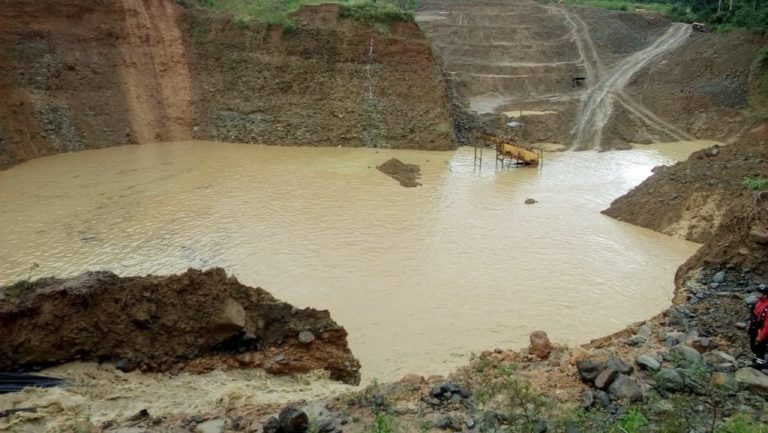 Preocupación por desvío de río en Camilo Ponce Enríquez