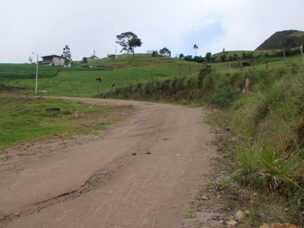 Tramo de la vía Girón-Laguna Curiquingue, en el sector Cabuncata.(AZD)