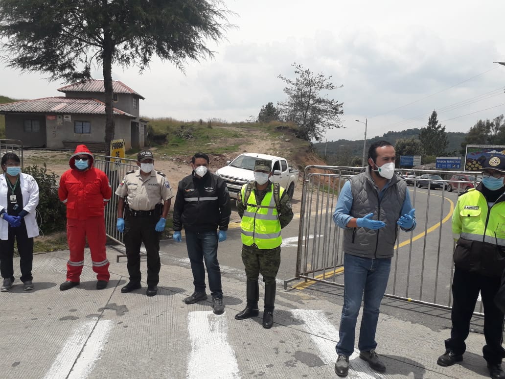 El alcalde Patricio Maldonado, participa en los controles en La Ramada-Nabón.(Cortesía) Nabón busca condonar planillas.(Cortesía)
