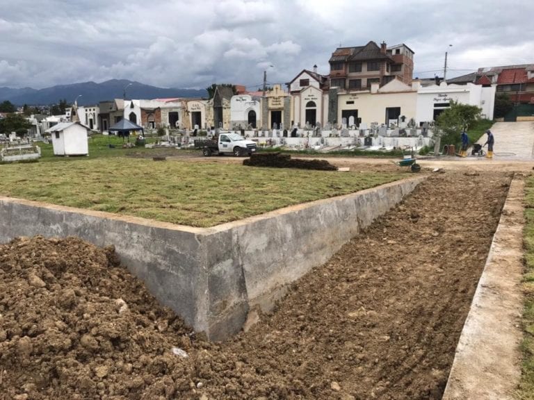 Terminaron construcción de tres fosas de inhumación colectiva