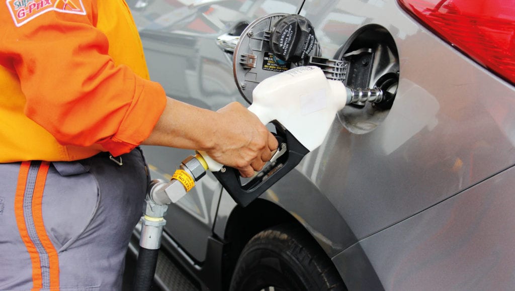 Precio de la gasolina Súper incrementa desde este viernes El precio de la gasolina Súper Premium 95 subirá a 4.10 dólares el galón desde las 00:00 de este viernes 12 de abril de 2024. Así lo informó Petroecuador EP, que detalló que este es el precio de venta referencial sugerido por la comercializadora Petroecuador en las estaciones de servicios propias y afiliadas del segmento automotriz. En marzo el precio de esta gasolina era 3,89 dólares. El precio de la gasolina Súper Premium 95 subirá a 4.10 dólares el galón desde las 00:00 de este viernes 12 de abril de 2024.