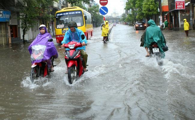 Vietnam prepara evacuación de 1,1 millones de personas ante la tormenta Noul