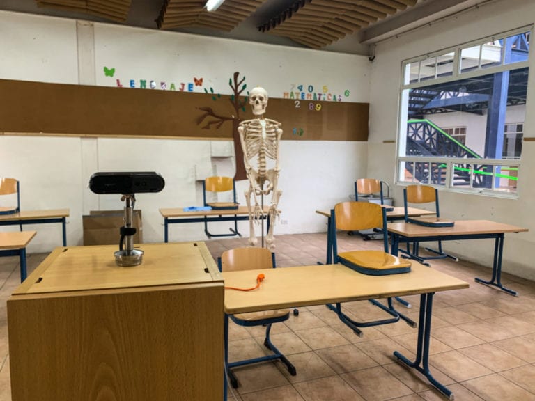 El COE Nacional analiza el retorno progresivo a clases presenciales de 40 instituciones de Azuay
