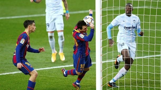 Messi iguala el récord histórico de Pelé de goles con un mismo club