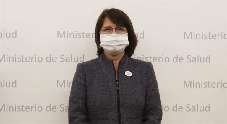 Ministra de Salud de Perú renuncia tras polémica por vacunación de Vizcarra