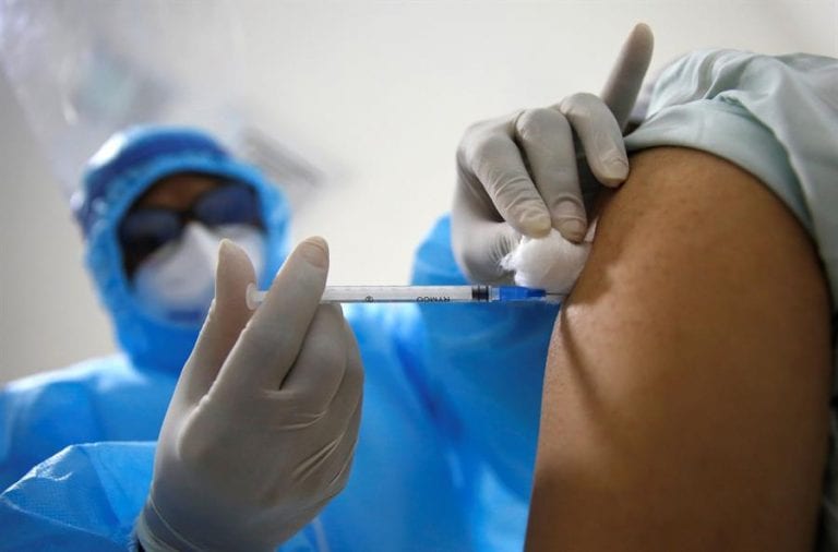 La vacunación contra la covid-19 avanza con desigualdad en América Latina