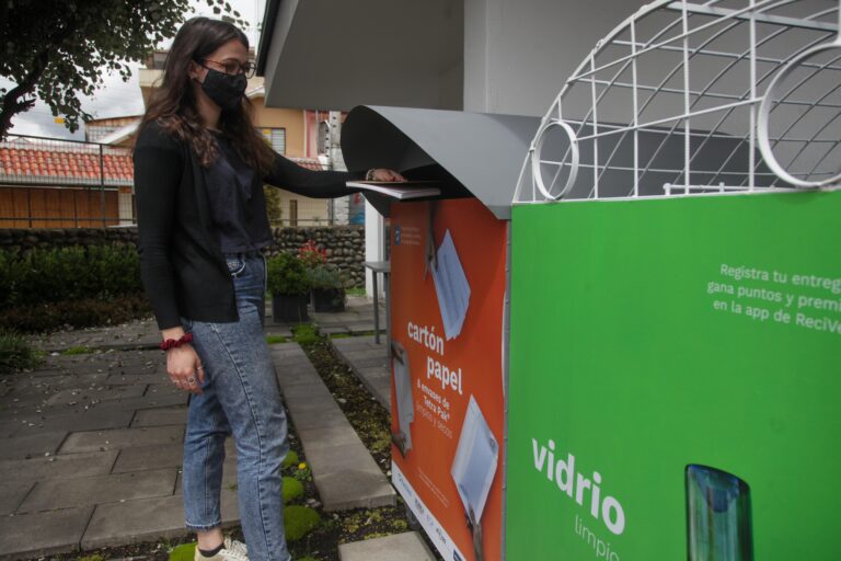 Investigadores implementan programas para mejorar la calidad de vida de los recicladores de Cuenca