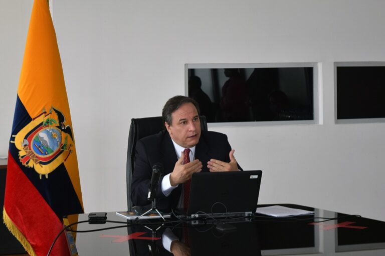 Ministerio de Finanzas cancela a GADs de tres años pendientes