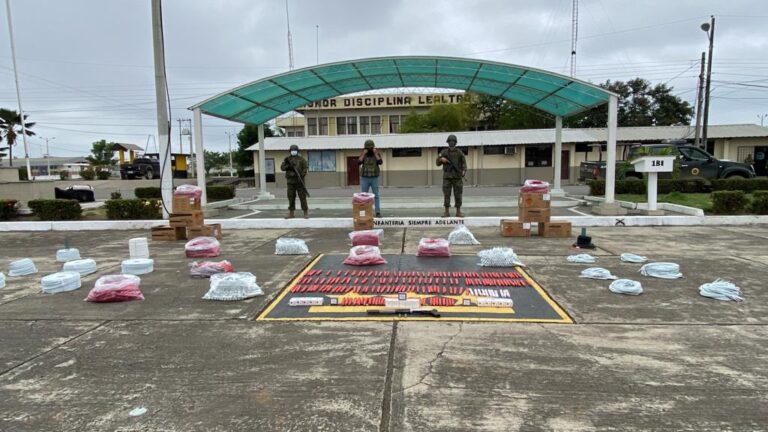 Decomisado material explosivo para minería ilegal en el cantón Camilo Ponce Enríquez