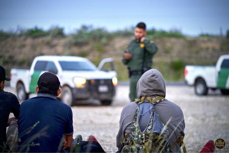 3.743 ecuatorianos detenidos en la frontera entre EE.UU. y México