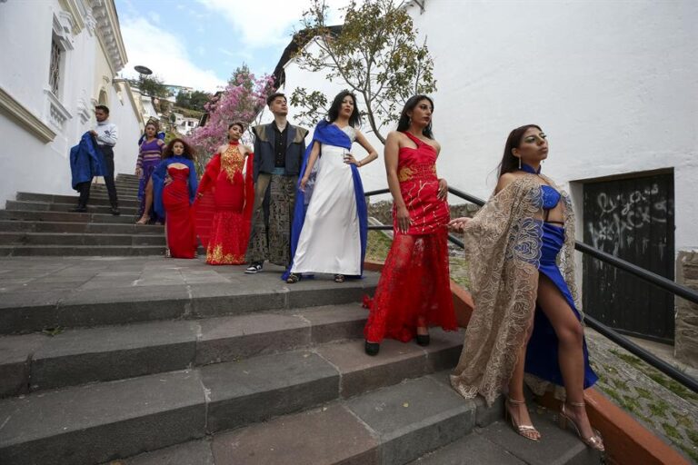 La Ruta de la Seda y el Qhapaq Ñan se funden en piezas de moda en Ecuador