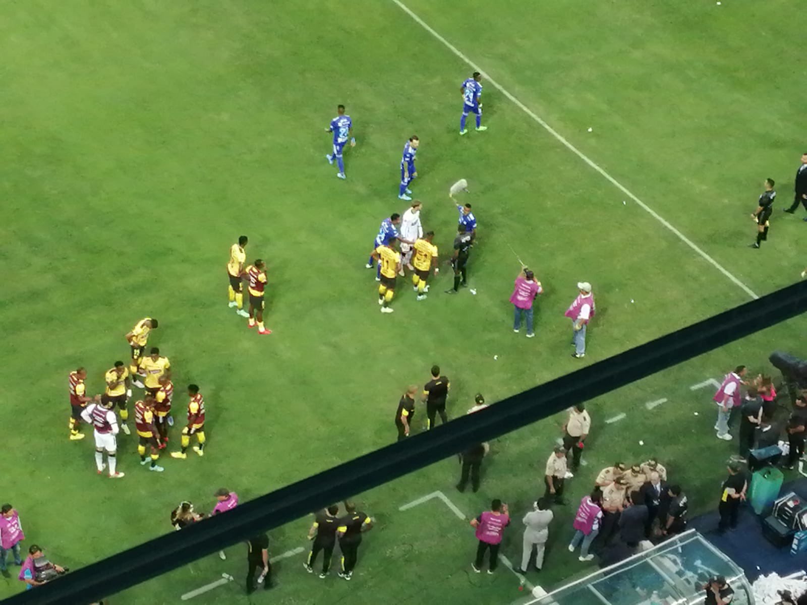 Incidentes Emelec Barcelona
