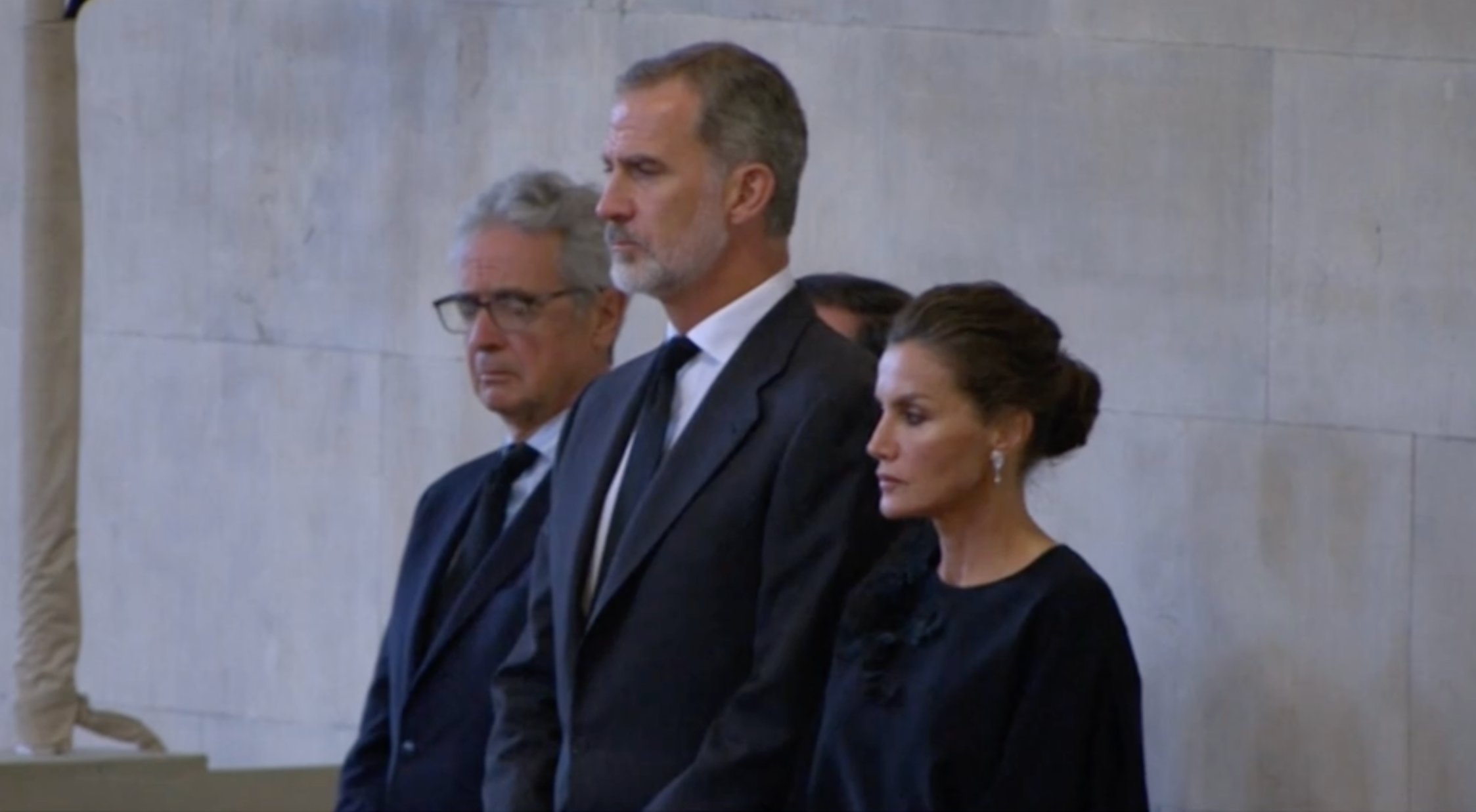 Reyes de España en velorio Reina Isabel