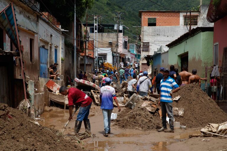 Deslave en Las Tejerías, Venezuela, suma 43 muertos