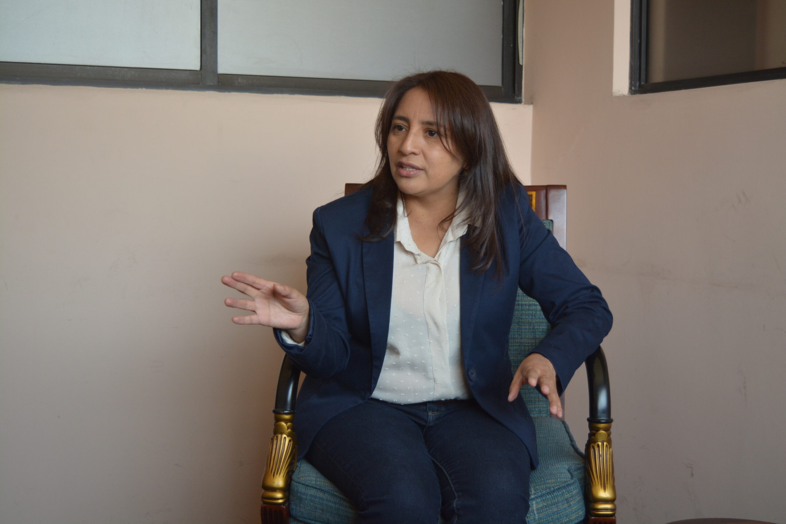 Magali Quezada va por la Prefectura de Azuay