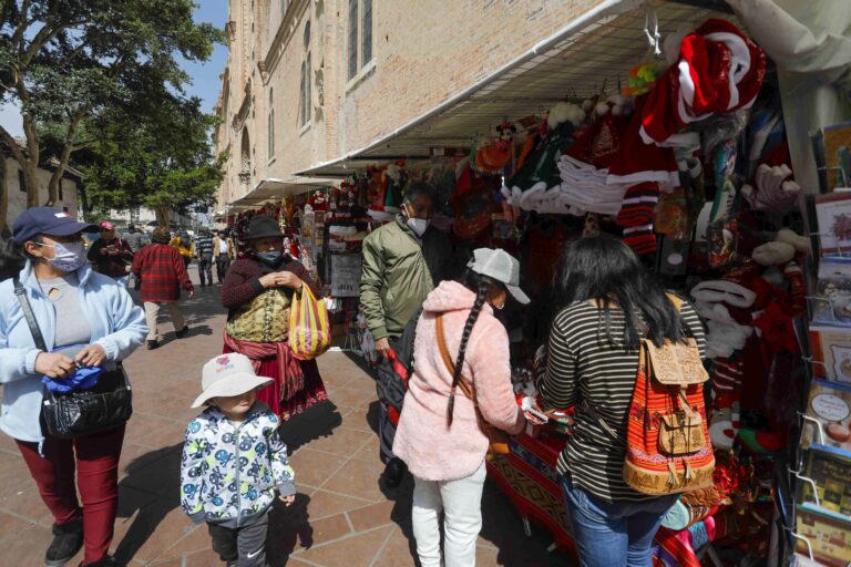 Ferias navideñas activan a 193 comerciantes