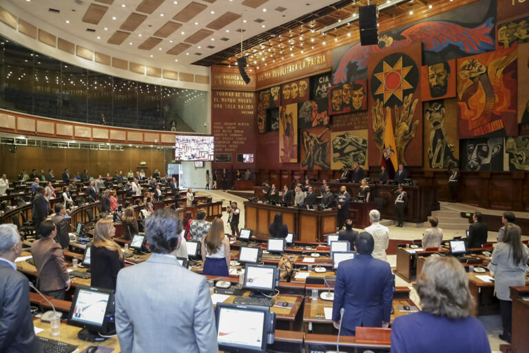 Consulta Popular: Dos visiones sobre propuesta de reducción de asambleístas