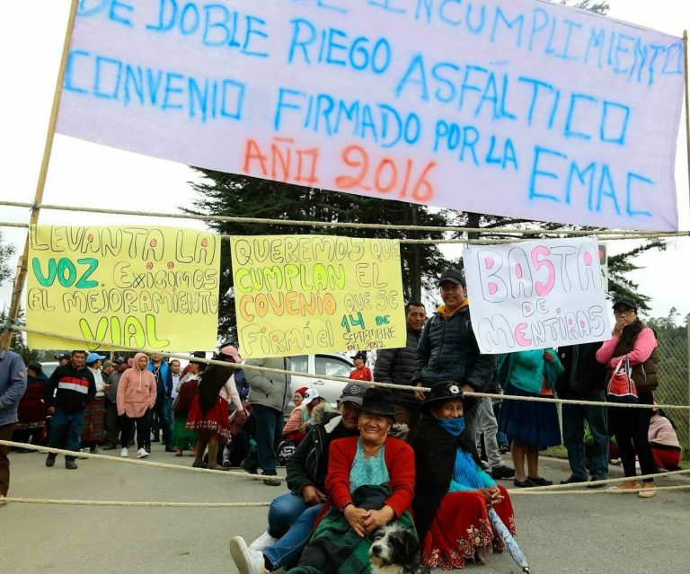 Larga espera de comunidad para arreglo vial
