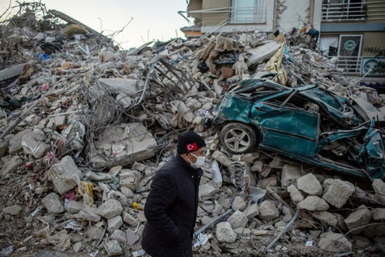 Más de 35.000 fallecidos y 100.000 heridos en Turquía por los terremotos