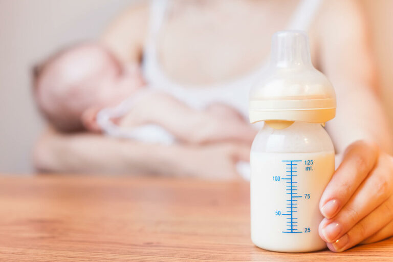Lactancia materna a la baja por influencia de fabricantes de leche de fórmula