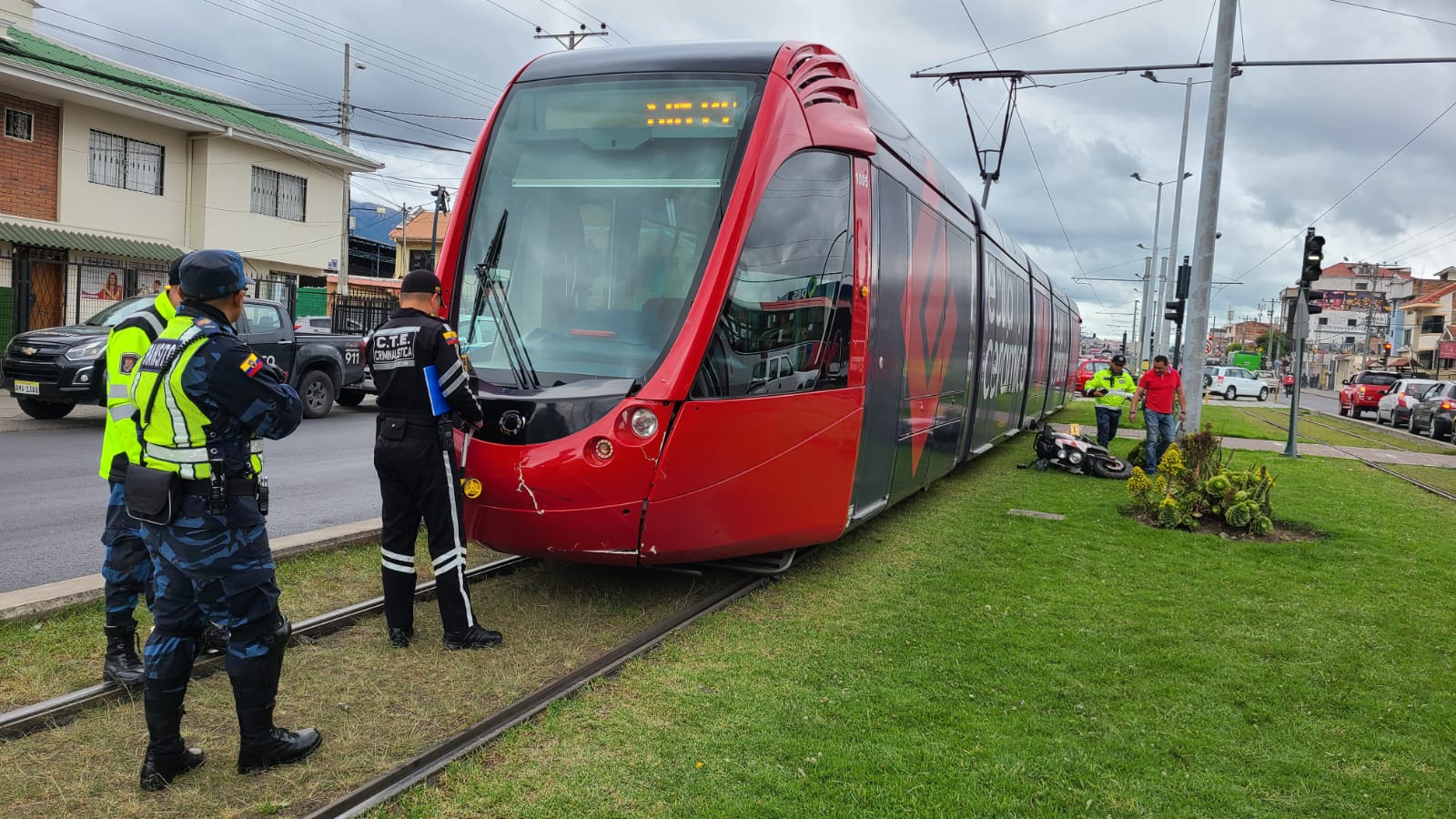 El tranvía registra 20 accidentes de tránsito en el 2023 y las principales causas son por la impericia e irresponsabilidad de conductores.