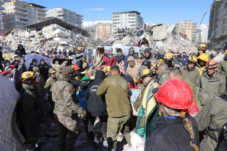 Más de 11.200 muertos en Turquía y Siria por los terremotos