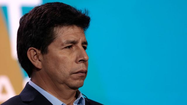 El abogado que defendía al expresidente peruano Pedro Castillo en el fallido autogolpe de Estado, Eduardo Pachas, renunció a defenderlo.