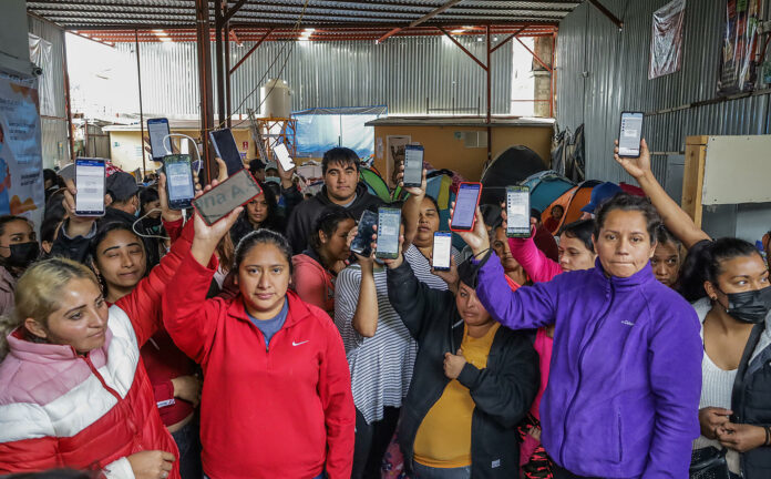 Aplicación CBP One complica solicitudes de asilo a migrantes en la frontera