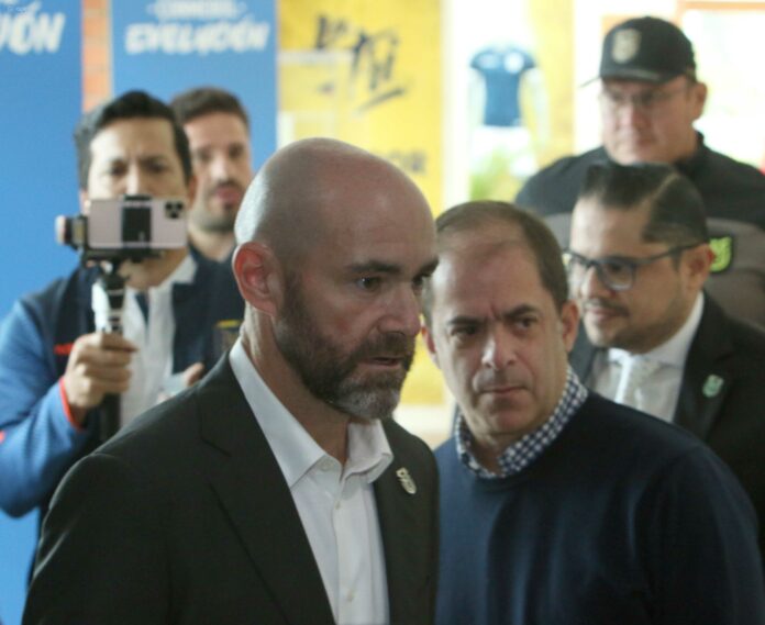 1-1B-4-coles-api Selecciones sudamericanas buscan técnico para el Mundial 2026