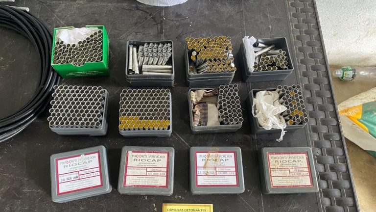 Ocho acusados de tráfico ilícito de armas de fuego, municiones y explosivos en Azuay