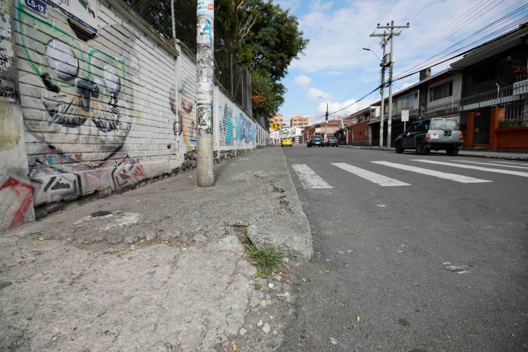 Barrio Galápagos tiene aceras poco amigables