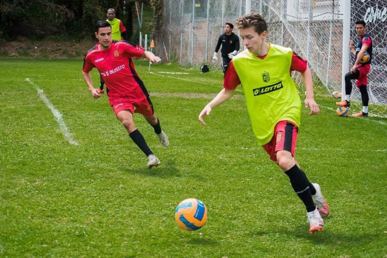 Deportivo Quito y Deportivo Quevedo se refuerzan con jóvenes cuencanos