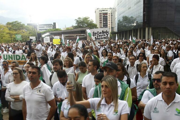 Medellín rechaza con movilización violencia por paro en noroeste colombiano