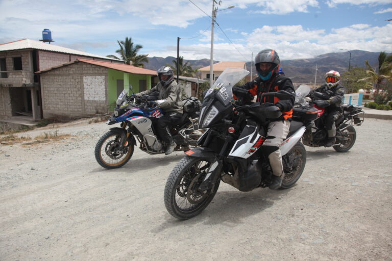 300 motociclistas se alistan para el Épic Adventure Book