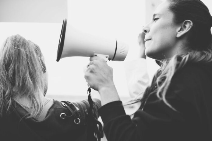 Mujeres desafían al machismo en la política