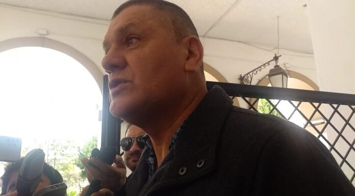Omar León, director de la cárcel de Turi, responde a escritos anónimos que aparecieron en su contra.